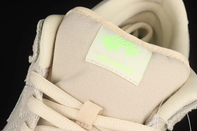 All categories Nk SB Dunk Series Nk SB Dunk Low low-top sneakers F version Nk SB Dunk Low "Mummy" "Mummy" luminous SB smashing backboard fashion casual sneakers DM0774-111